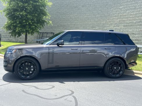 Used 2025 Land Rover Range Rover Long Wheelbase SE AWD/4WD image 4