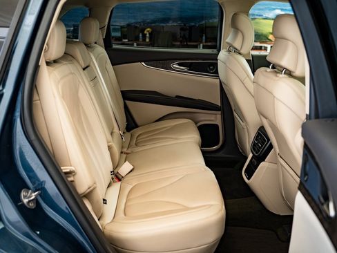 Used 2019 Lincoln Nautilus Select image 38