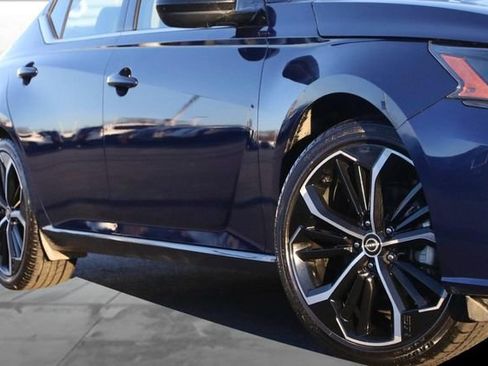 Certified 2024 Nissan Altima 2.5 SR image 3