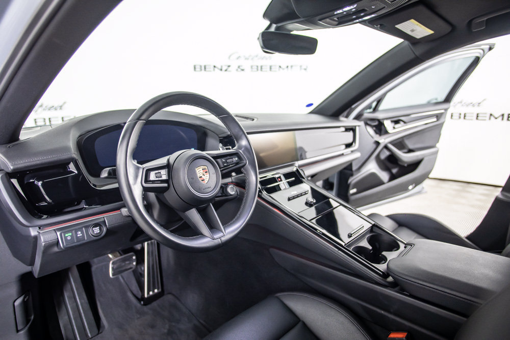 Used 2024 Porsche Panamera image 20