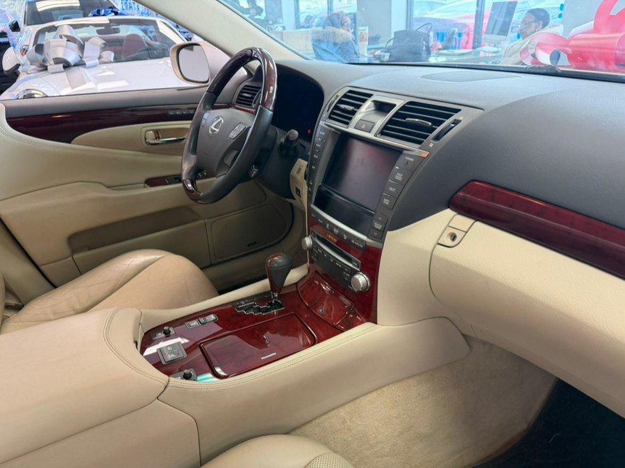 Used 2011 Lexus LS 460 w/ Comfort Pkg RWD image 38