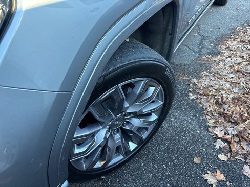 Used 2024 GMC Sierra 1500 Denali image 2