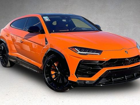Used 2022 Lamborghini Urus image 2