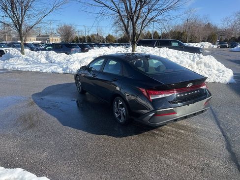 Used 2025 Hyundai Elantra Sport image 7