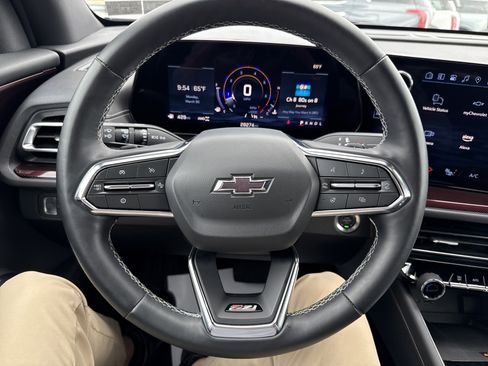 Used 2025 Chevrolet Traverse Z71 image 18