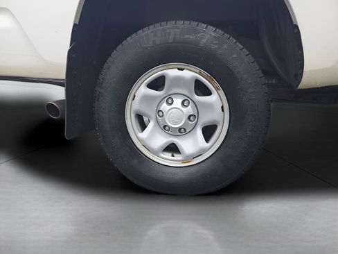 Used 2017 Toyota Tacoma SR image 15