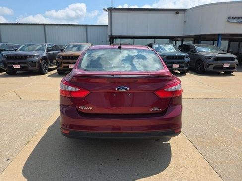 Used 2014 Ford Focus SE w/ Equipment Group 201A FWD image 7