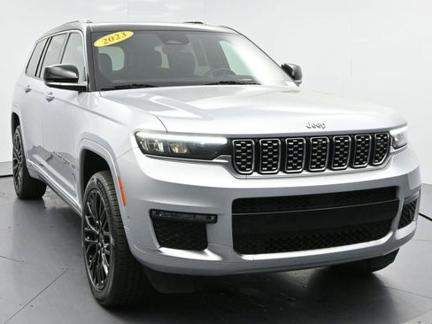 Used 2023 Jeep Grand Cherokee L Summit AWD/4WD image 2