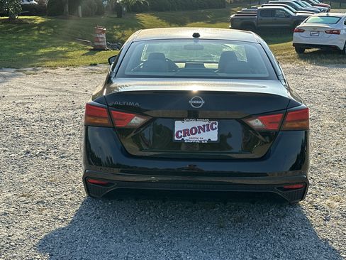 Used 2025 Nissan Altima 2.5 SV FWD image 6