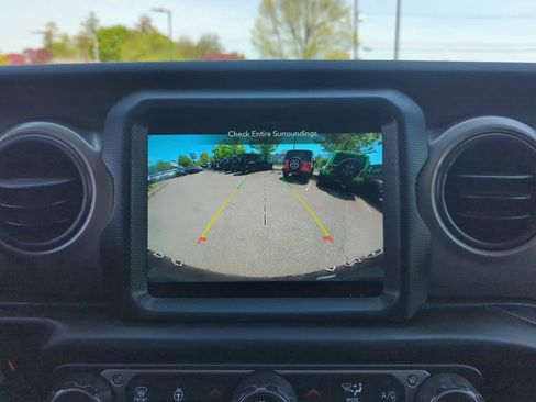 Used 2023 Jeep Wrangler Unlimited w/ Cold Weather Group AWD/4WD image 22