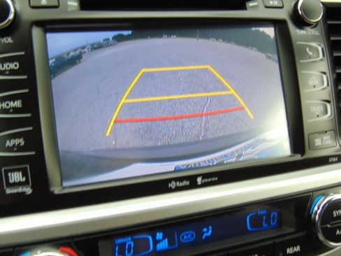 Used 2015 Toyota Highlander Limited FWD image 8