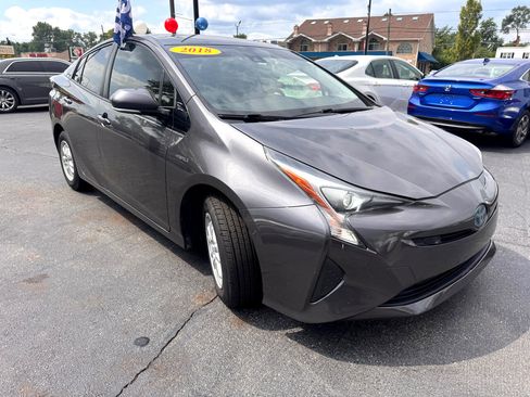 Used 2018 Toyota Prius Two image 3