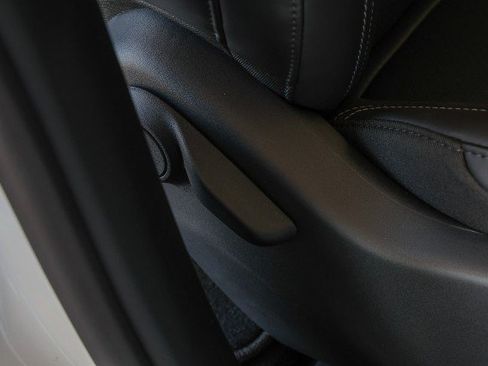 New 2026 Chrysler Pacifica Select FWD image 36