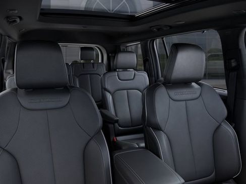 New 2025 Jeep Grand Cherokee L Overland w/ Luxury Tech Group IV image 26
