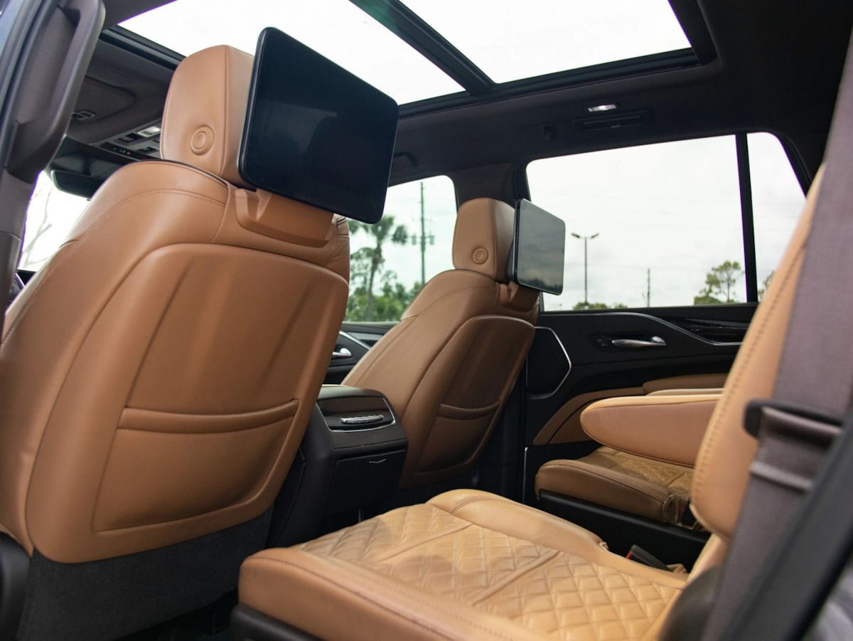 Used 2021 Cadillac Escalade Sport w/ LPO, ONYX Package RWD image 25
