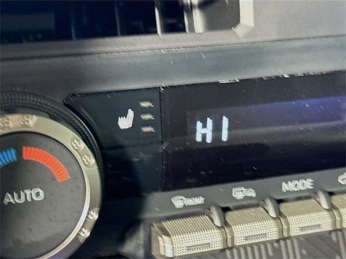 Certified 2025 Toyota Tacoma TRD Off-Road image 19