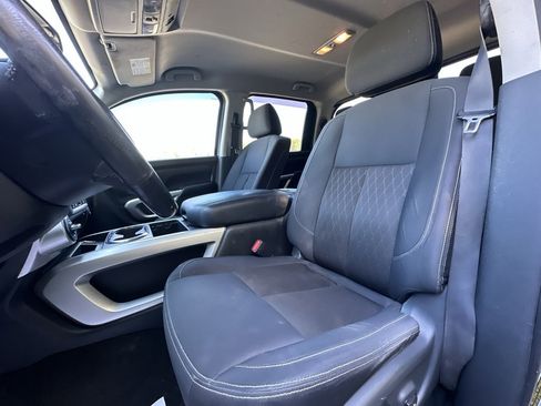 Used 2018 Nissan Titan SV w/ SV Convenience Package image 25