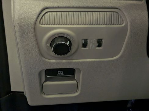 New 2026 Jeep Grand Wagoneer Summit w/ Premium Group III image 14