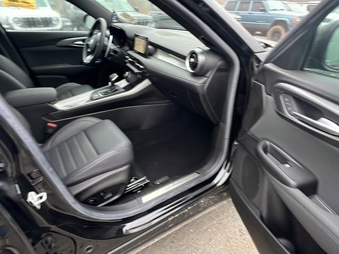 Used 2024 Alfa Romeo Tonale Veloce w/ Premium Interior Package image 20