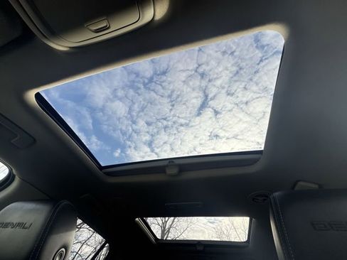 Certified 2018 GMC Acadia Denali w/ Technology Package image 21