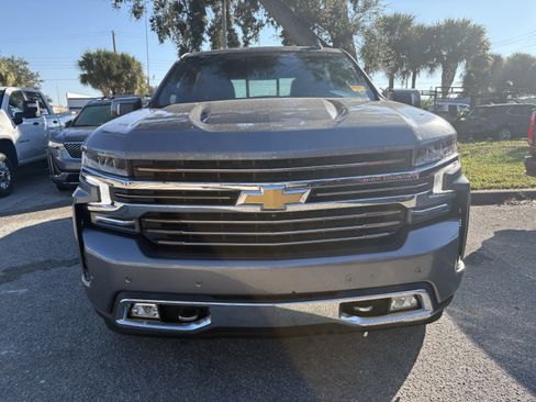 Used 2022 Chevrolet Silverado 1500 High Country w/ Technology Package image 2