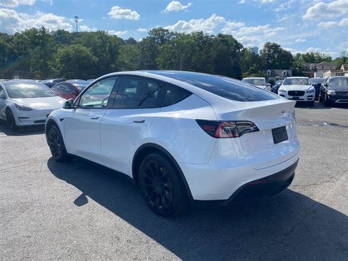 Used 2021 Tesla Model Y Long Range AWD/4WD image 3