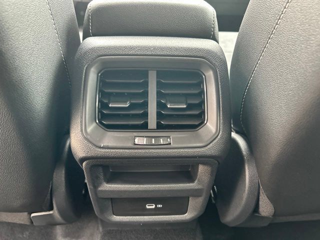 Used 2023 Volkswagen Taos SE FWD image 15