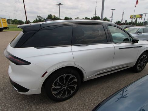Used 2025 Lincoln Nautilus Reserve AWD/4WD image 10