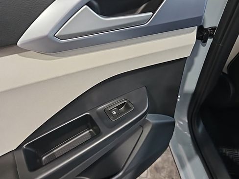 New 2026 Volkswagen Taos SE image 21
