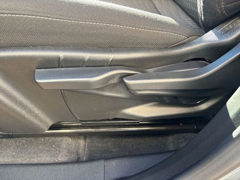 Used 2025 Chevrolet Equinox LT image 23