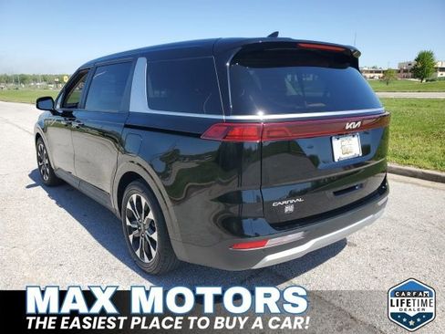 Used 2024 Kia Carnival EX FWD image 10