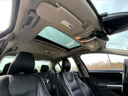 Used 2015 Volvo S60 T5 Platinum image 21