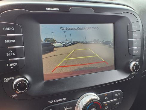 Used 2018 Kia Soul + FWD image 21