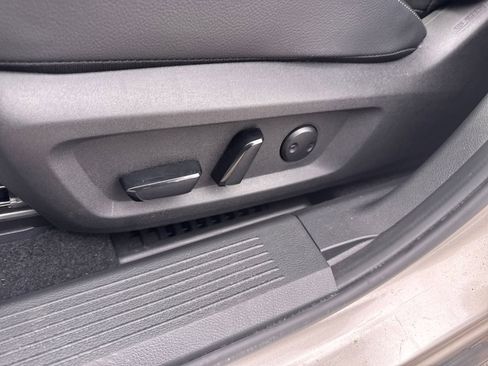 Certified 2025 Nissan Rogue SL w/ SL Premium Package FWD image 24