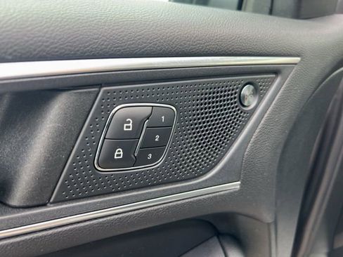 Used 2022 Ford Edge Titanium w/ Class II Trailer Tow Package image 8