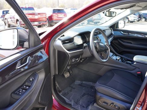 Certified 2023 Jeep Grand Cherokee Laredo w/ Luxury Tech Group I image 14