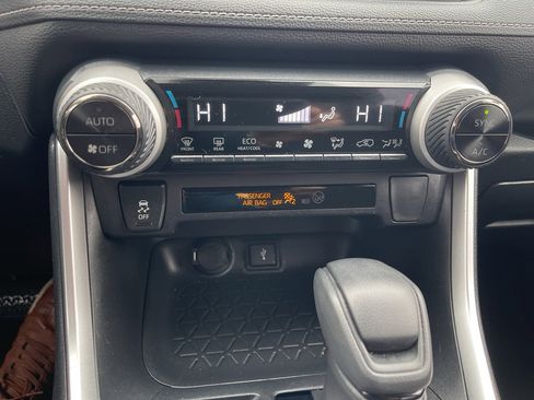 Used 2020 Toyota RAV4 LE image 24