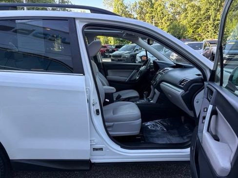 Used 2014 Subaru Forester 2.5i Touring AWD/4WD image 28
