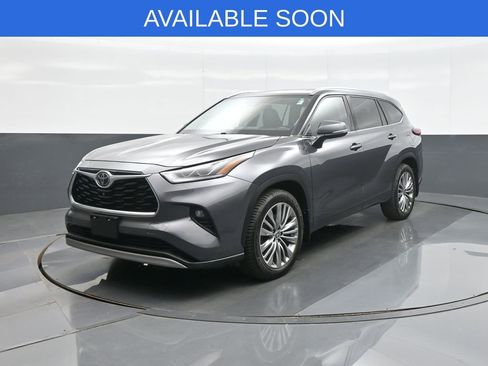 Used 2021 Toyota Highlander Platinum AWD/4WD image 3