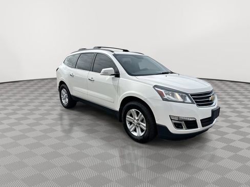 Used 2014 Chevrolet Traverse LT image 2