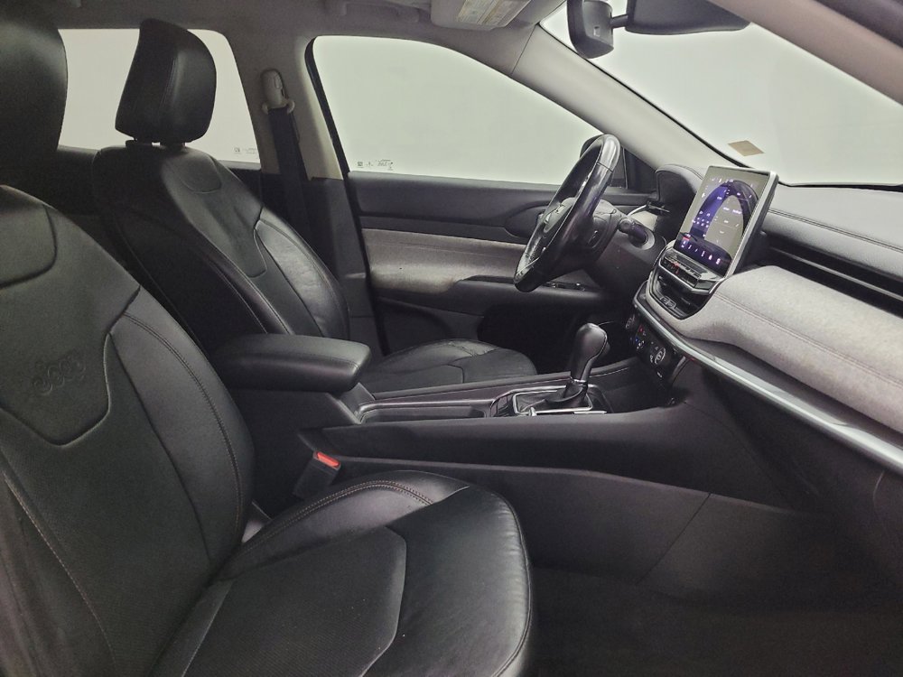 Used 2022 Jeep Compass Latitude w/ Sun and Sound Group AWD/4WD image 21