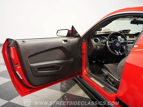Used 2012 Ford Mustang Boss 302 w/ Boss 302 Accessory Pkg RWD image 37