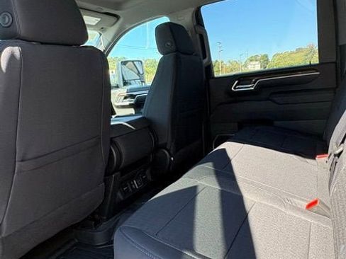 New 2025 GMC Sierra 2500 SLE image 17