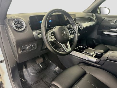 Used 2023 Mercedes-Benz GLB 250 4MATIC w/ Premium Package image 23