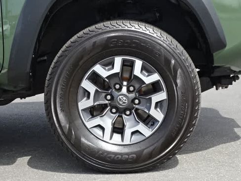 Used 2022 Toyota Tacoma TRD Off-Road w/ Technology Package RWD image 7