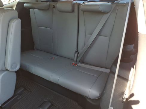 Used 2022 Toyota Highlander XLE AWD/4WD image 17