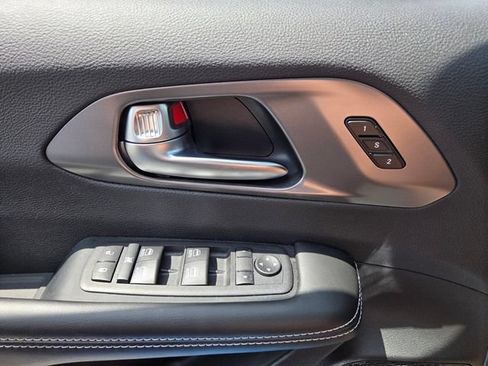 Used 2026 Chrysler Pacifica Select FWD image 31
