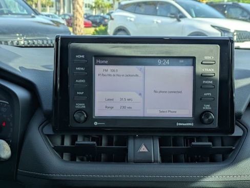Used 2020 Toyota RAV4 LE FWD image 18