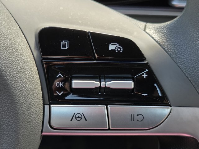 Used 2024 Hyundai Elantra SEL FWD image 21