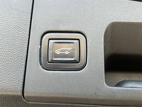 Certified 2022 Cadillac XT4 Premium Luxury w/ Enhanced Visibility Package image 11